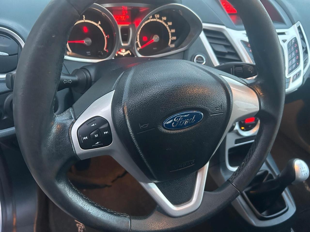 Ford Fiesta 1.4 TDCi 70CV 5 porte Titanium
