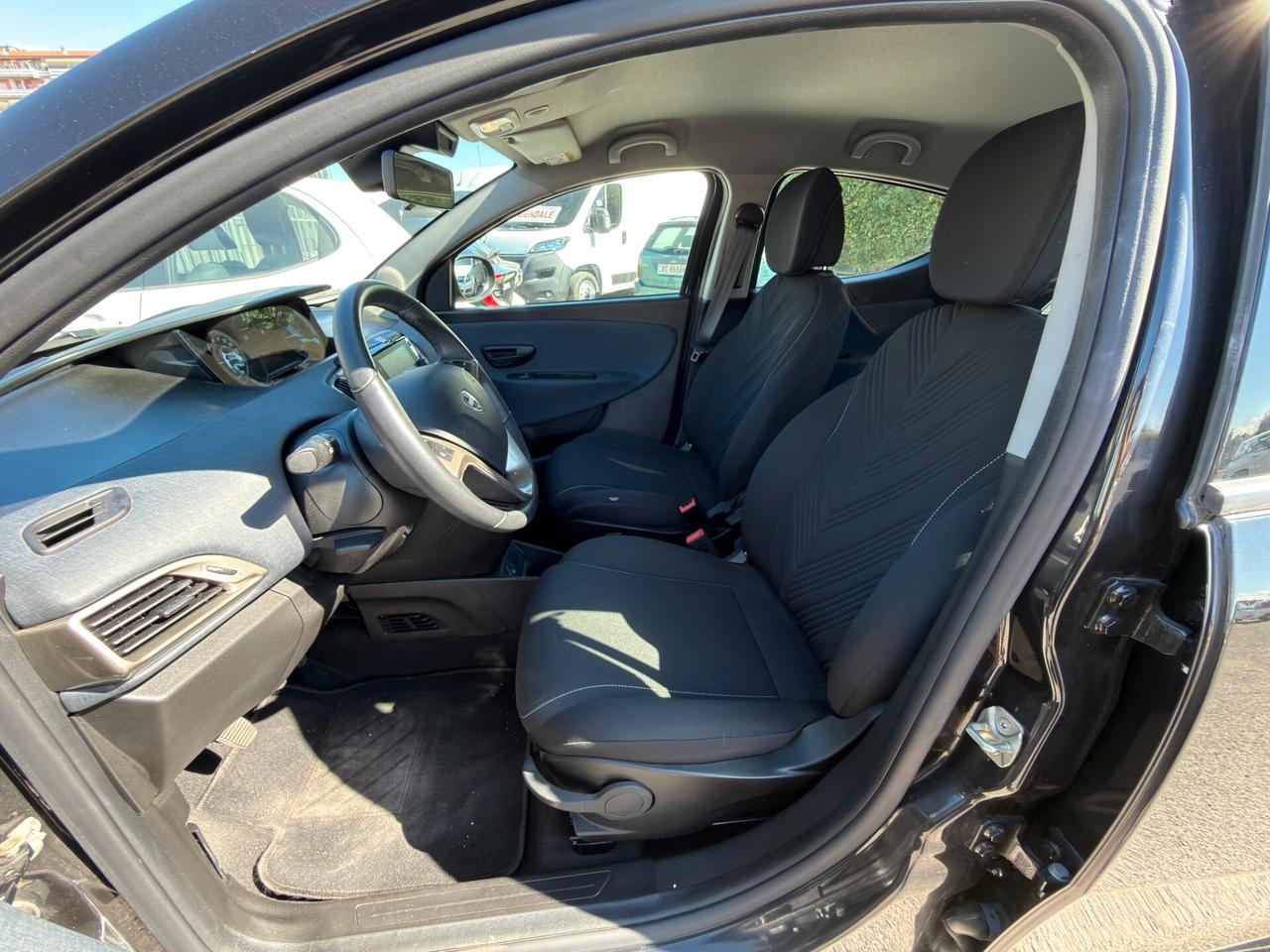 Lancia Ypsilon 1.0 FireFly 5 porte S&S Hybrid Gold