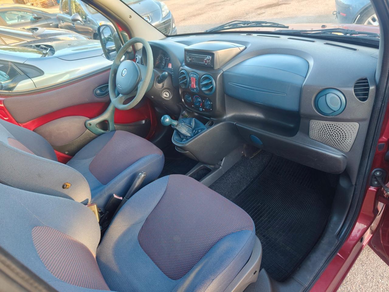 Fiat Doblo 1.9 JTD vetrato 5 posti