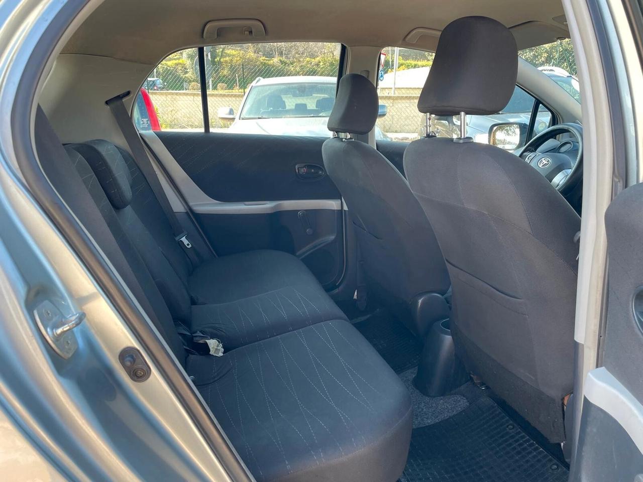 TOYOTA YARIS 1.0 B - 2006