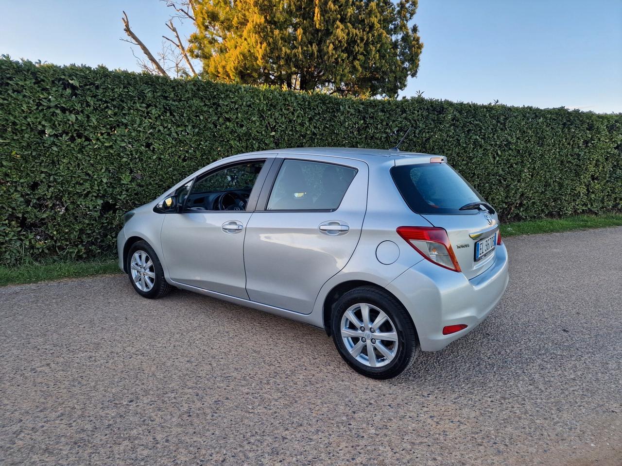 Toyota Yaris 1.3 5p Lounge CVT