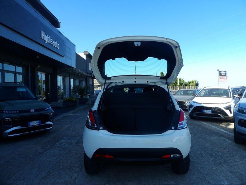 Lancia Ypsilon Ypsilon 0.9 TwinAir 85 CV 5 porte Metano Ecochic Elefantino