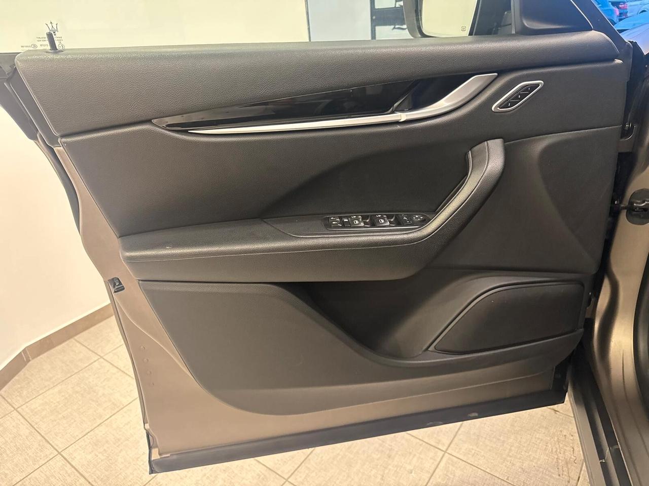 Maserati Levante 275CV TETTO 2017 IVA ESP