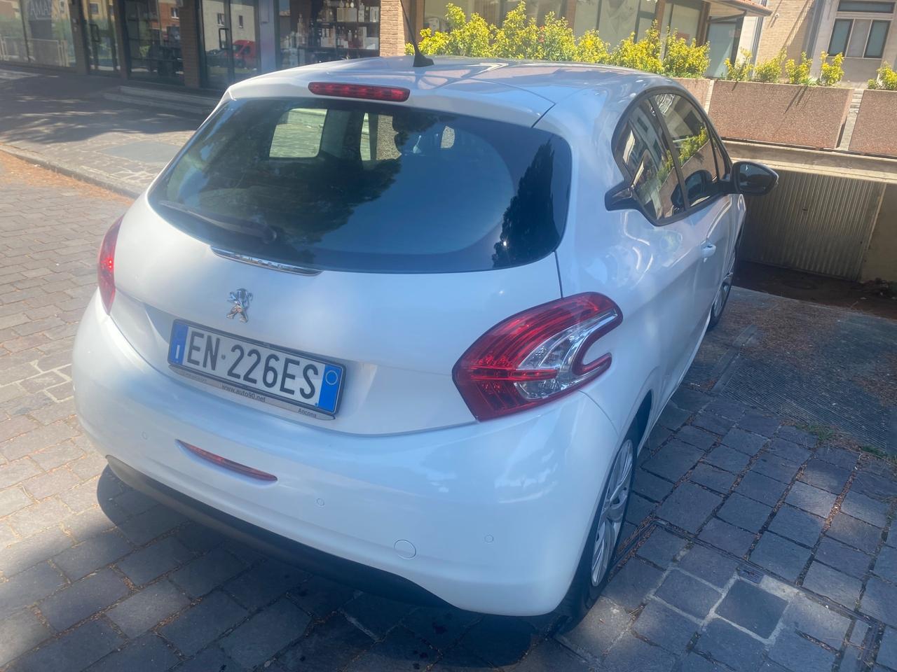 Peugeot 208 1.4 HDi 68 CV 3 porte Allure