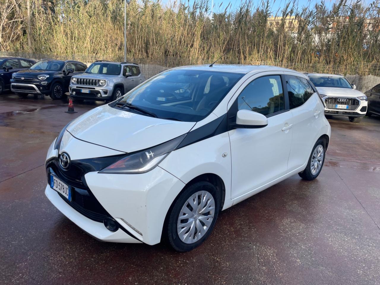 Toyota Aygo 1.0 VVT-i 69 CV 5 porte x-clusiv