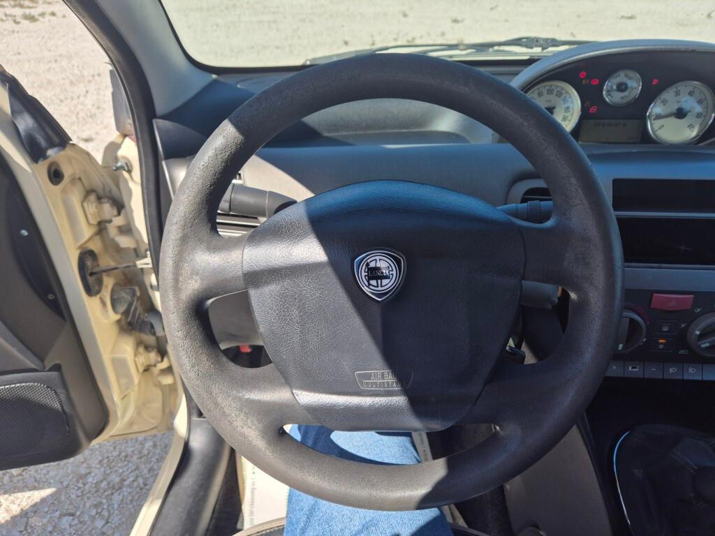 Lancia Ypsilon 1.3 Multijet 70CV Platino