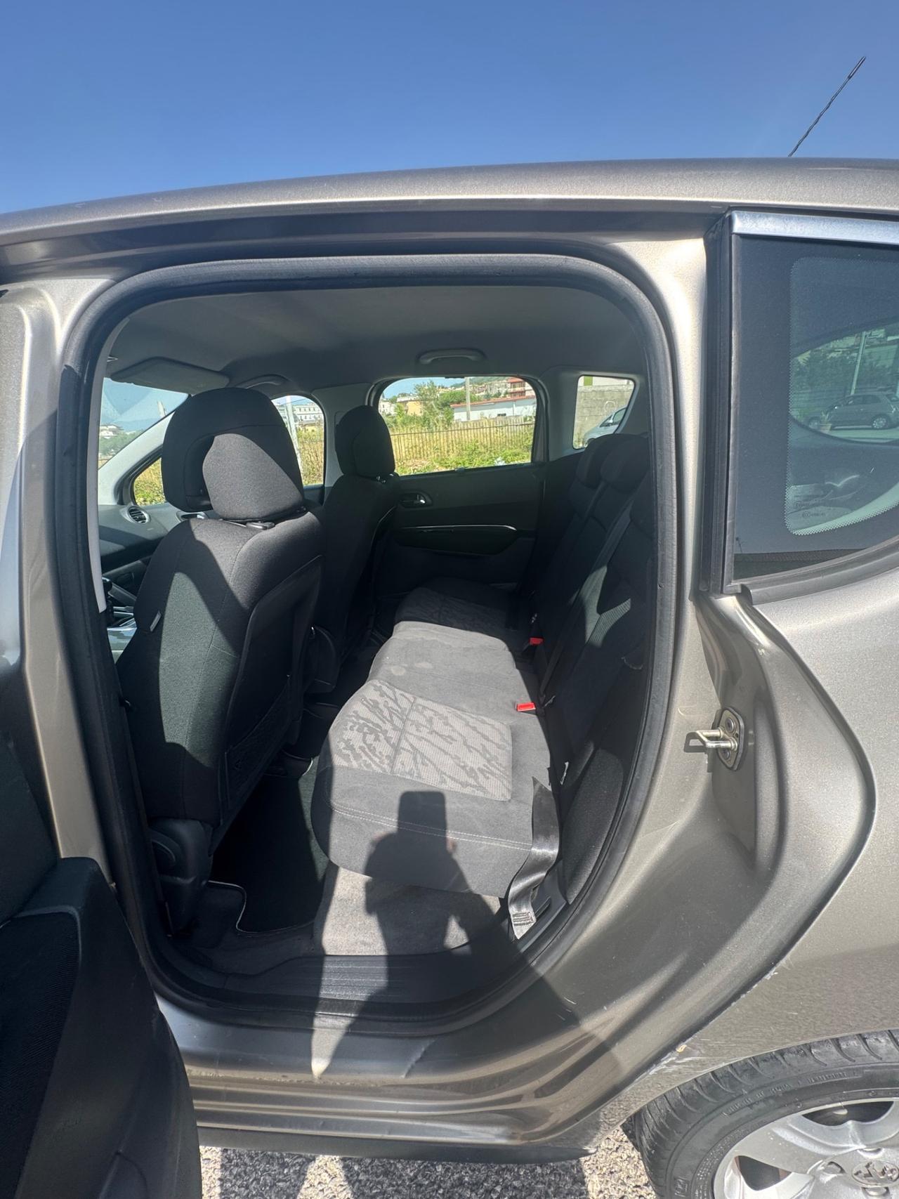 Peugeot 3008 1.6 HDi 115CV Business