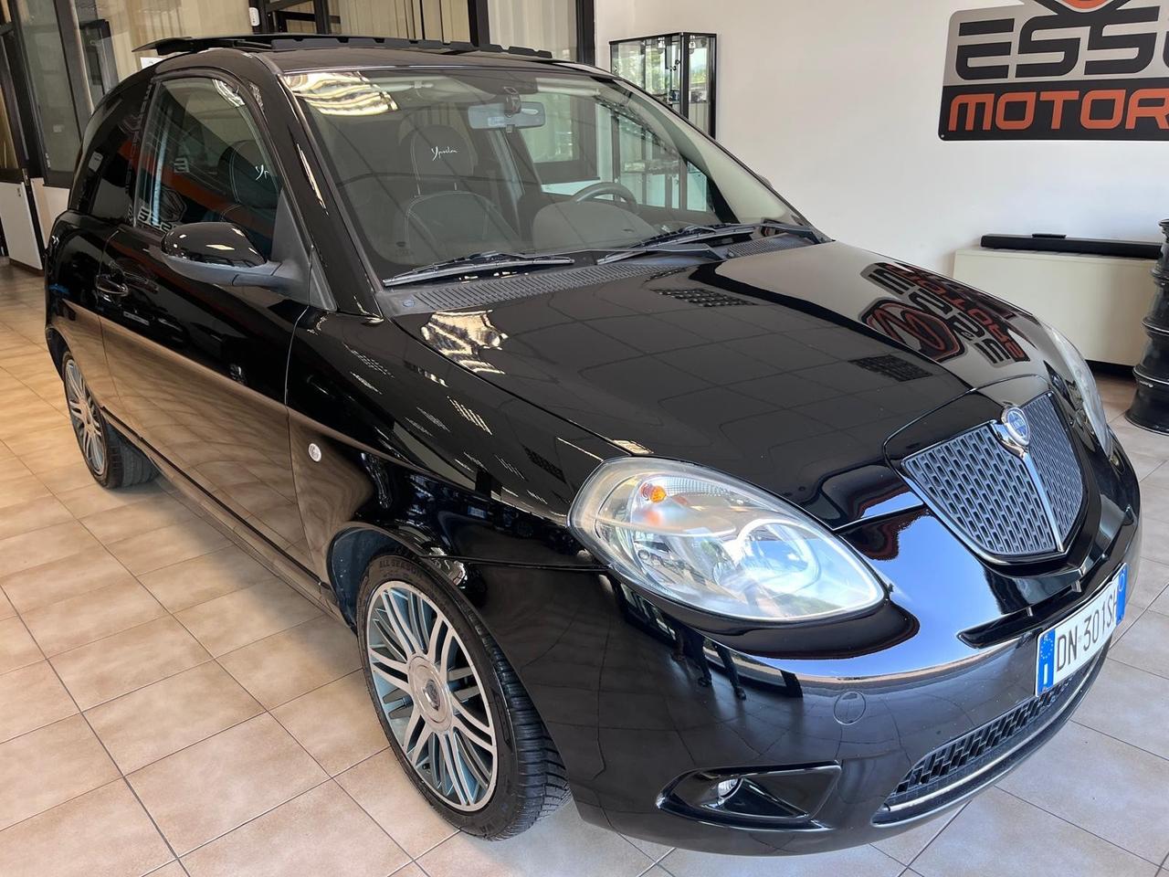 Lancia Ypsilon - 1.4 16V 95cv Sport MomoDesign
