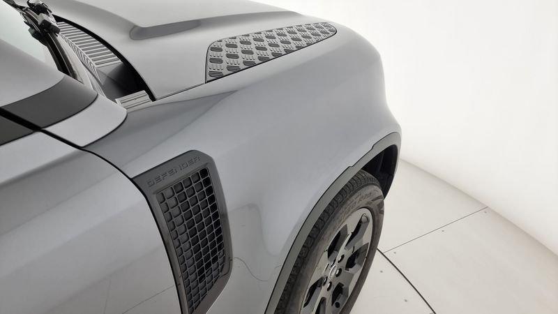 Land Rover Defender 3.0D I6 250 110 SE AWD auto.