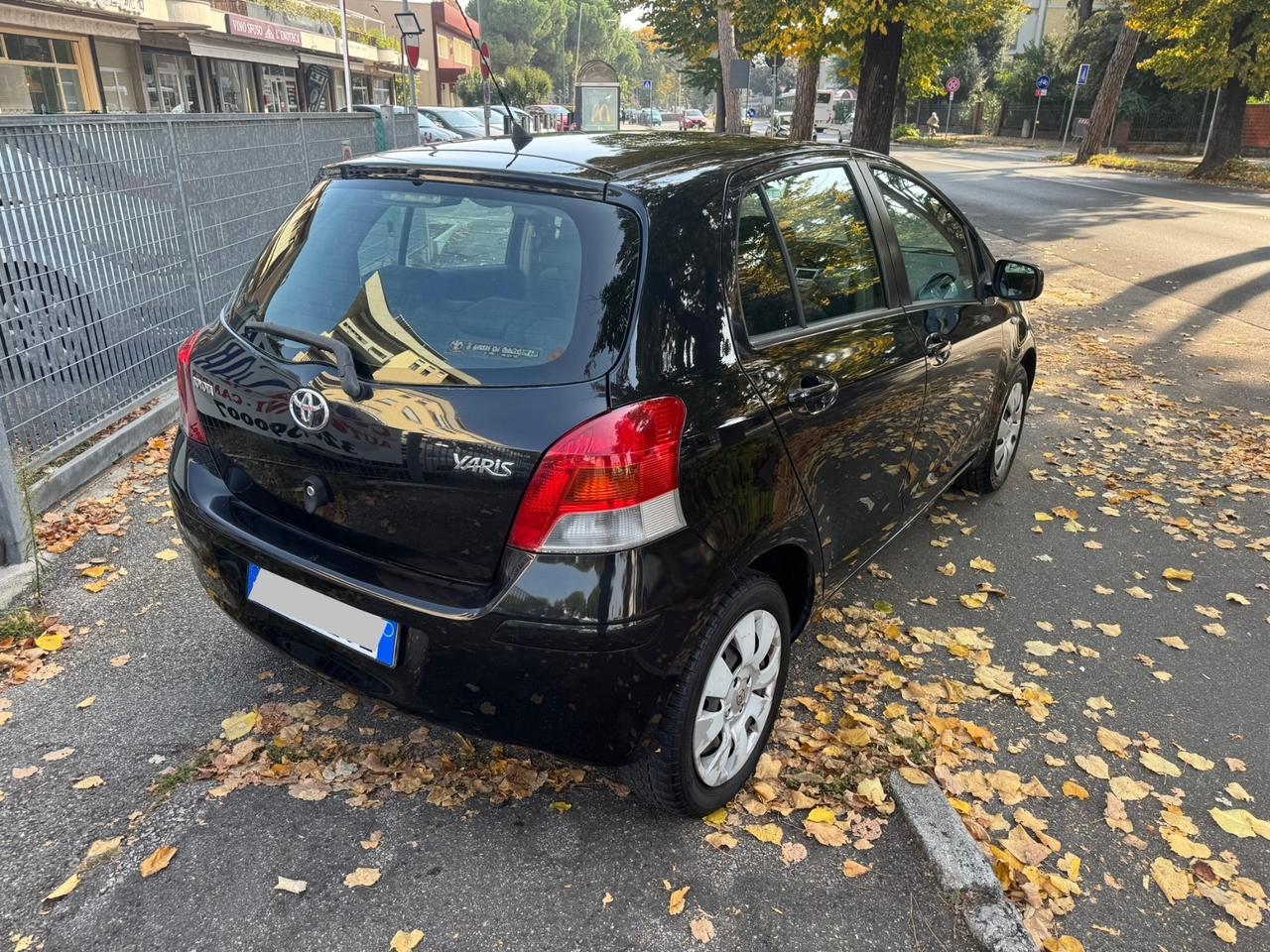 Toyota Yaris 1.0 5 p Luxury neopaten garanzia 12 m