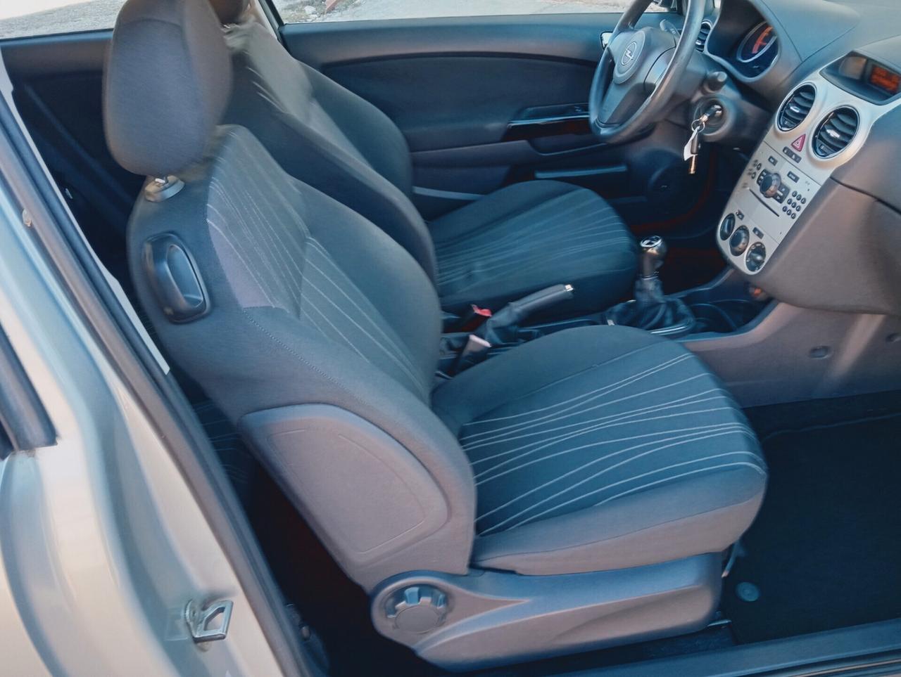 Opel Corsa 1.2 3 porte Easytronic Sport