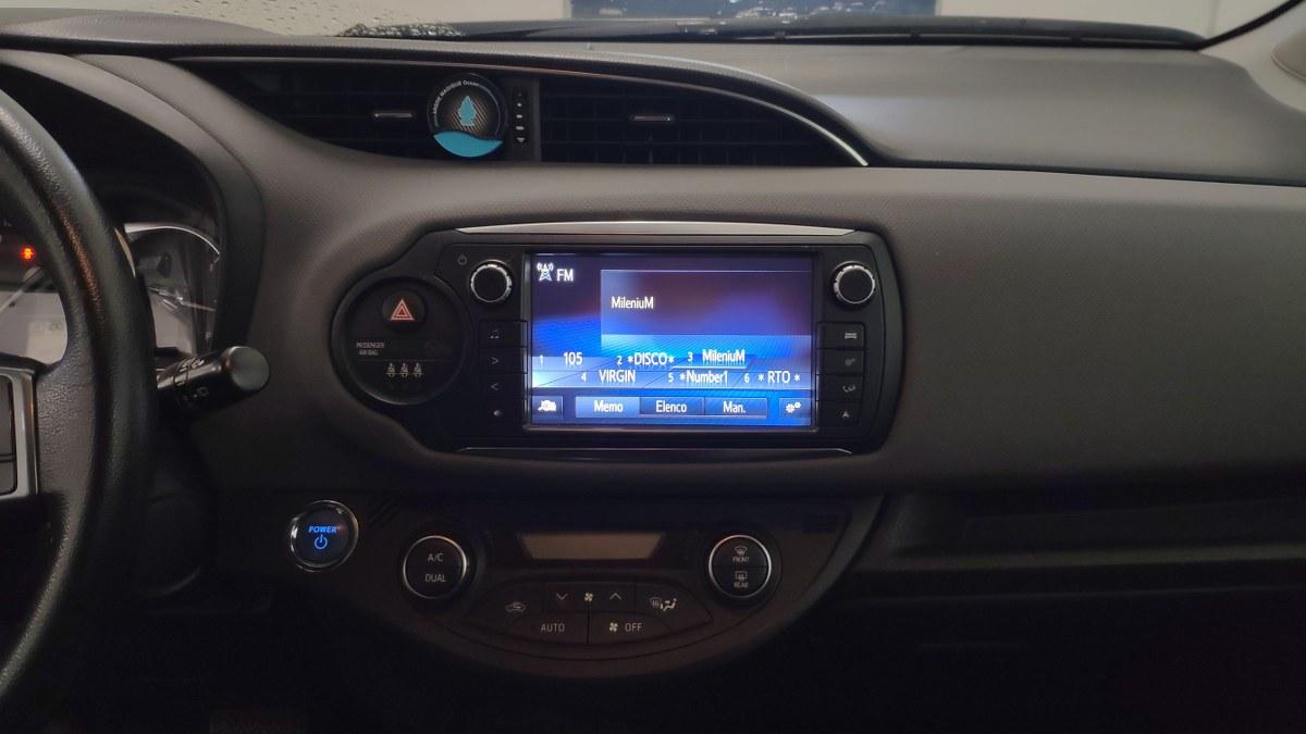 TOYOTA Yaris SOLO PER COMMERCIANTI AUTO SENZA GARANZIA