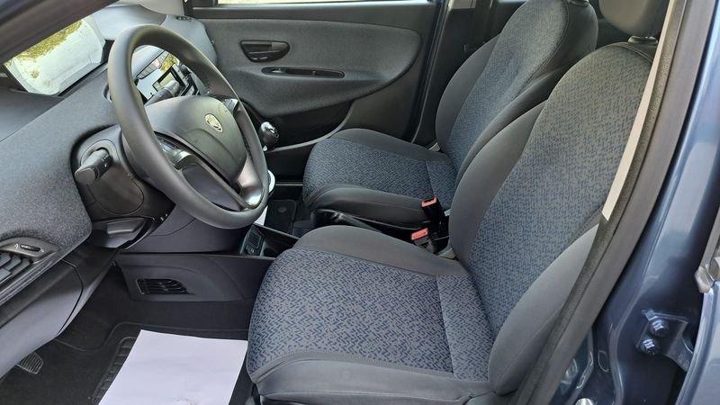 Lancia Ypsilon 1.0 FireFly Hybrid Silver