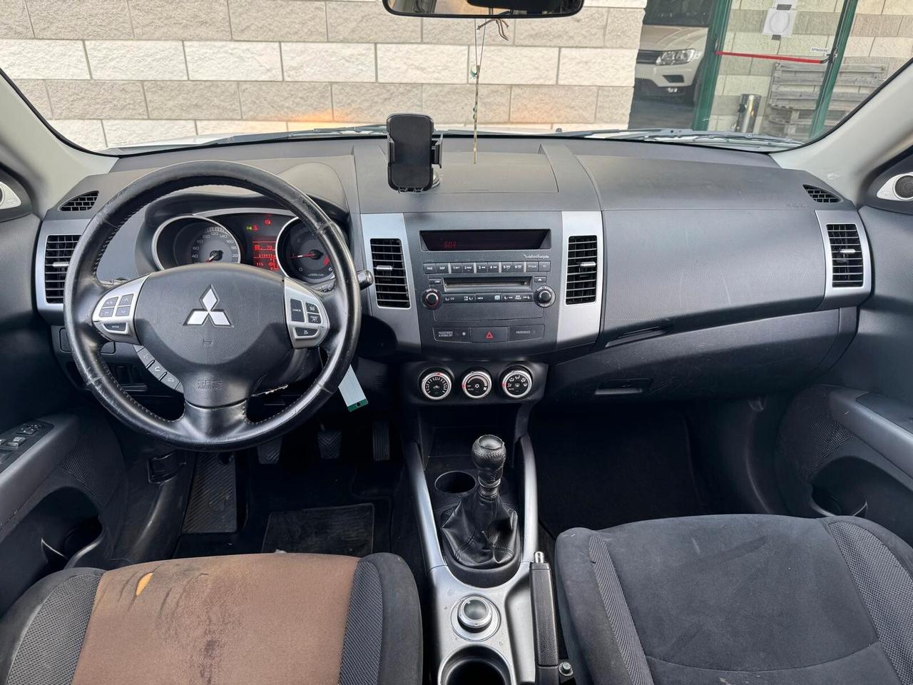 Mitsubishi Outlander 2.0 DI-D Instyle 7 p.ti DPF