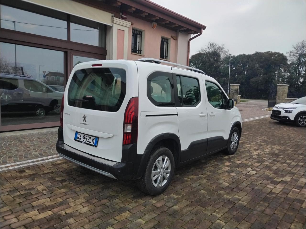Peugeot Rifter 130cv. full.