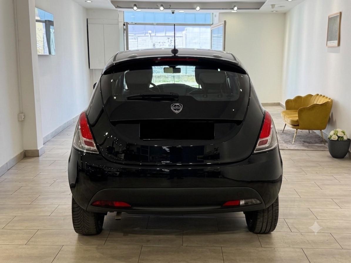 Lancia Ypsilon 1.0 Hybrid 69cv S&S Hybrid Gold my23