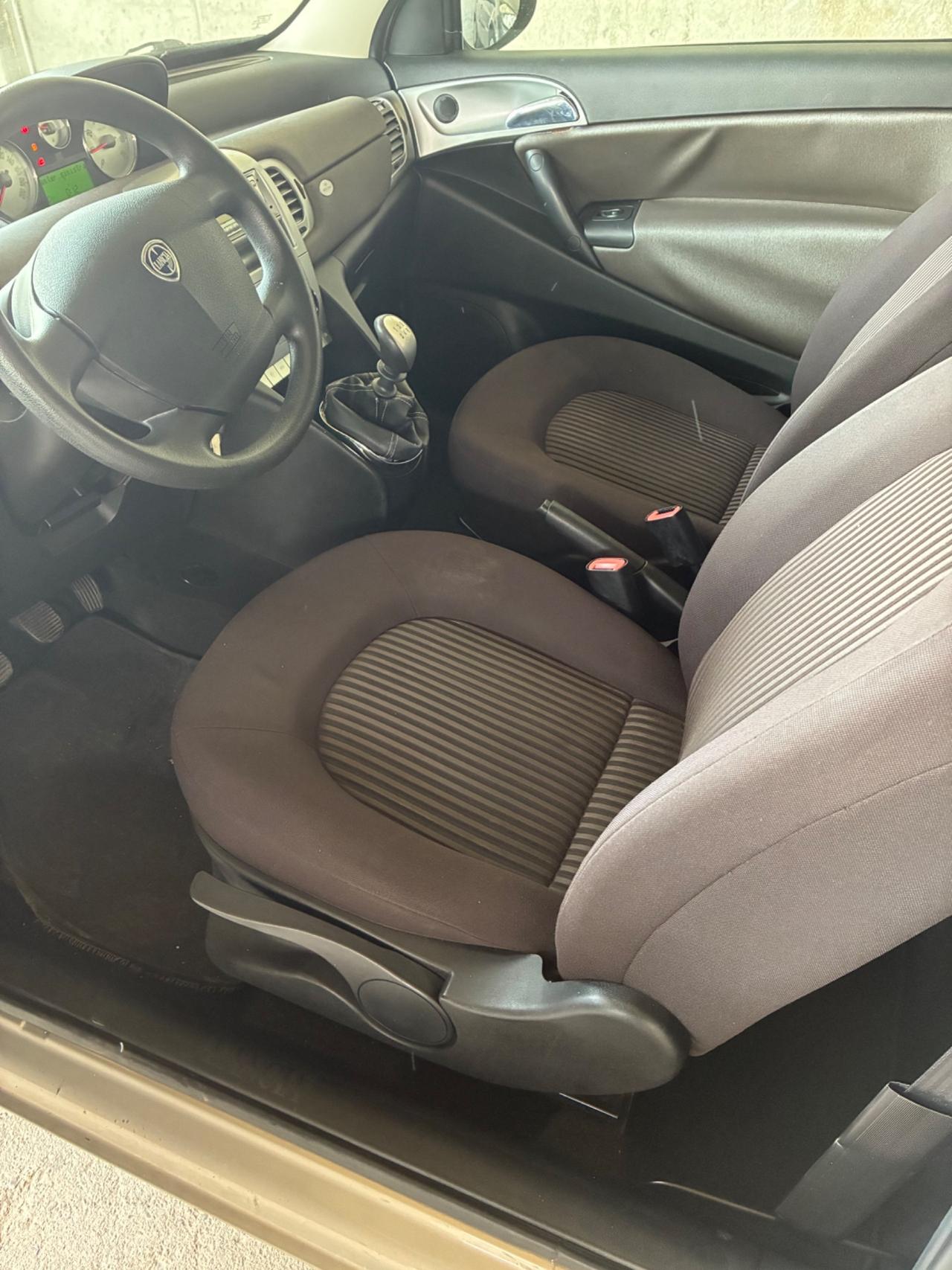 Lancia Ypsilon 1.2 Versus