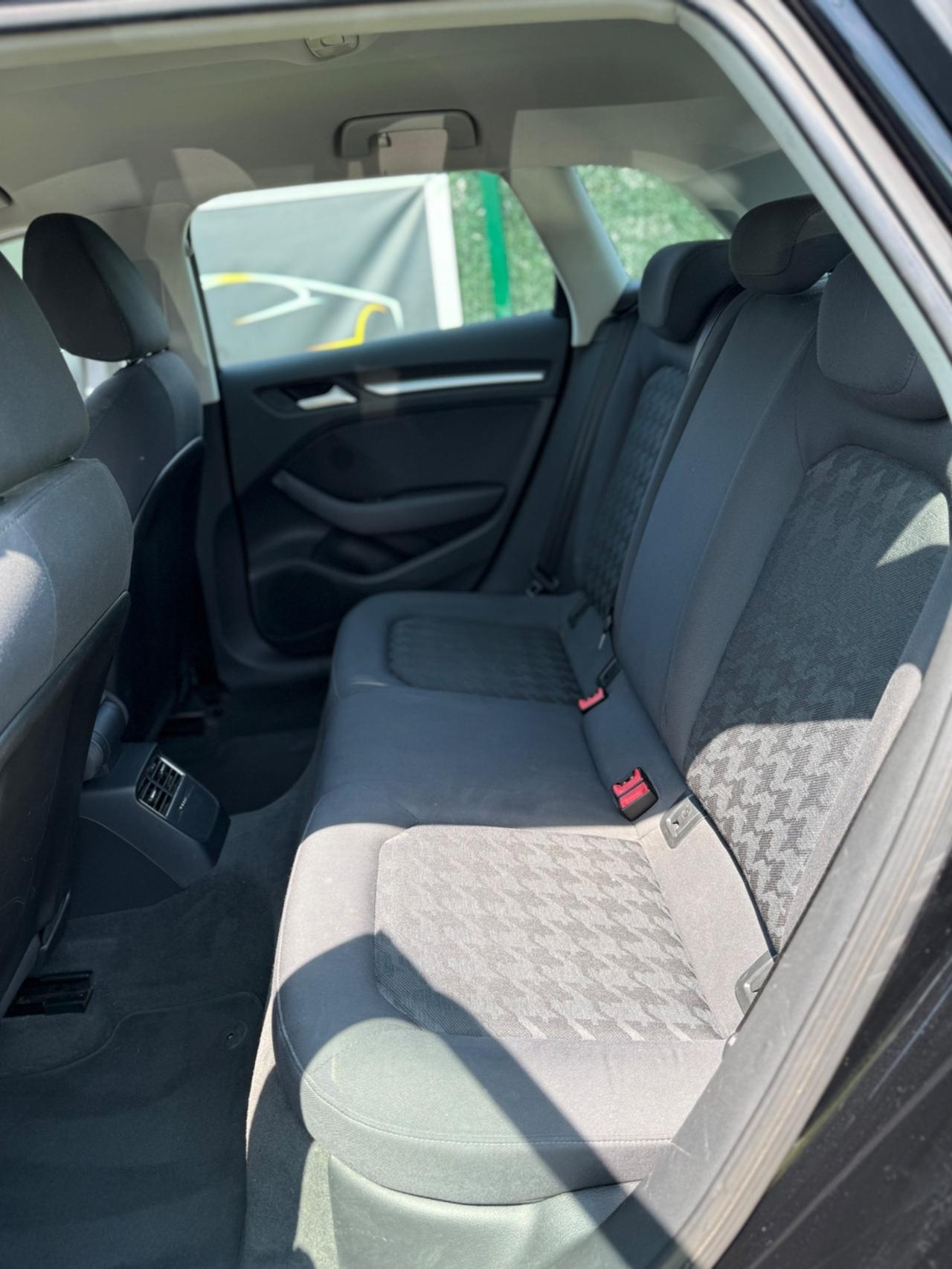 Audi A3 2014 1.6 TDI AUTOMATICA RADAR ASSIST NEOPATENTATI