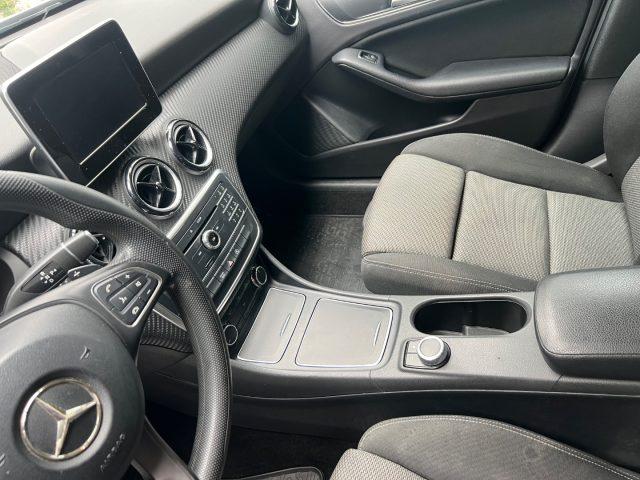 MERCEDES-BENZ GLA 180 d Business TUA A SOLI 199 EURO MENSILI