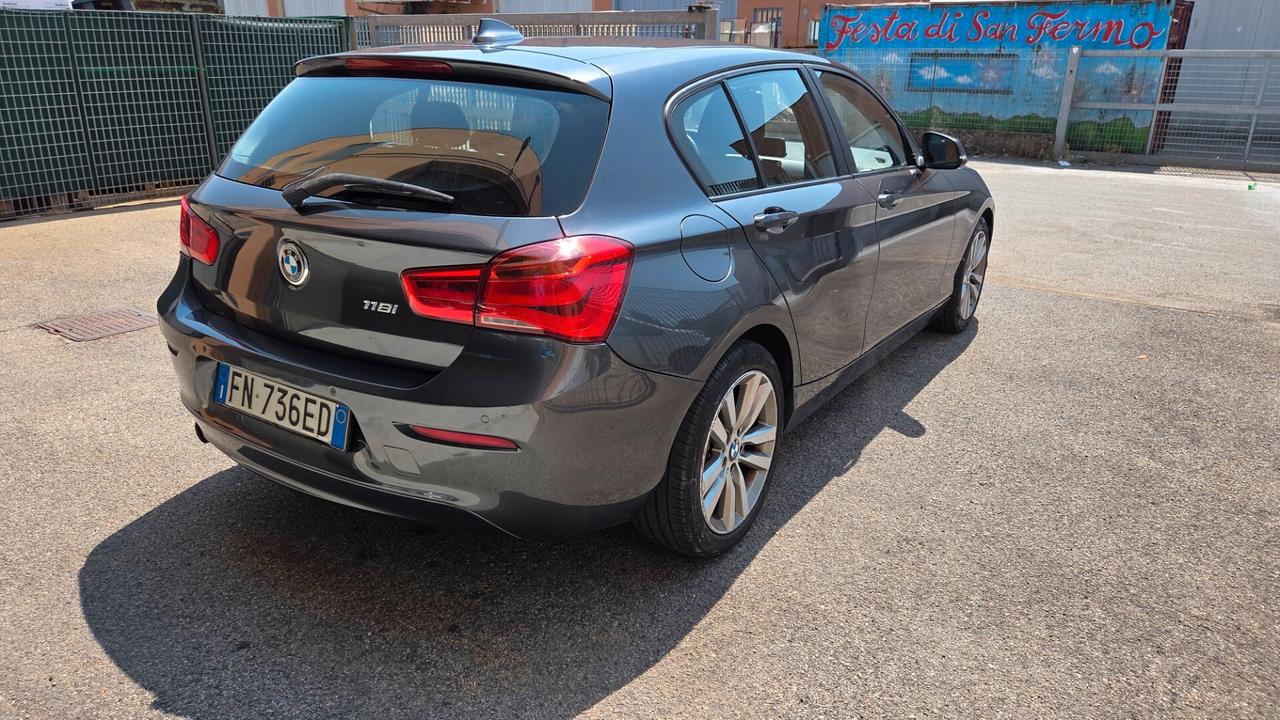 Bmw 118 118i 5p. Sport neo patentati unico proprietario
