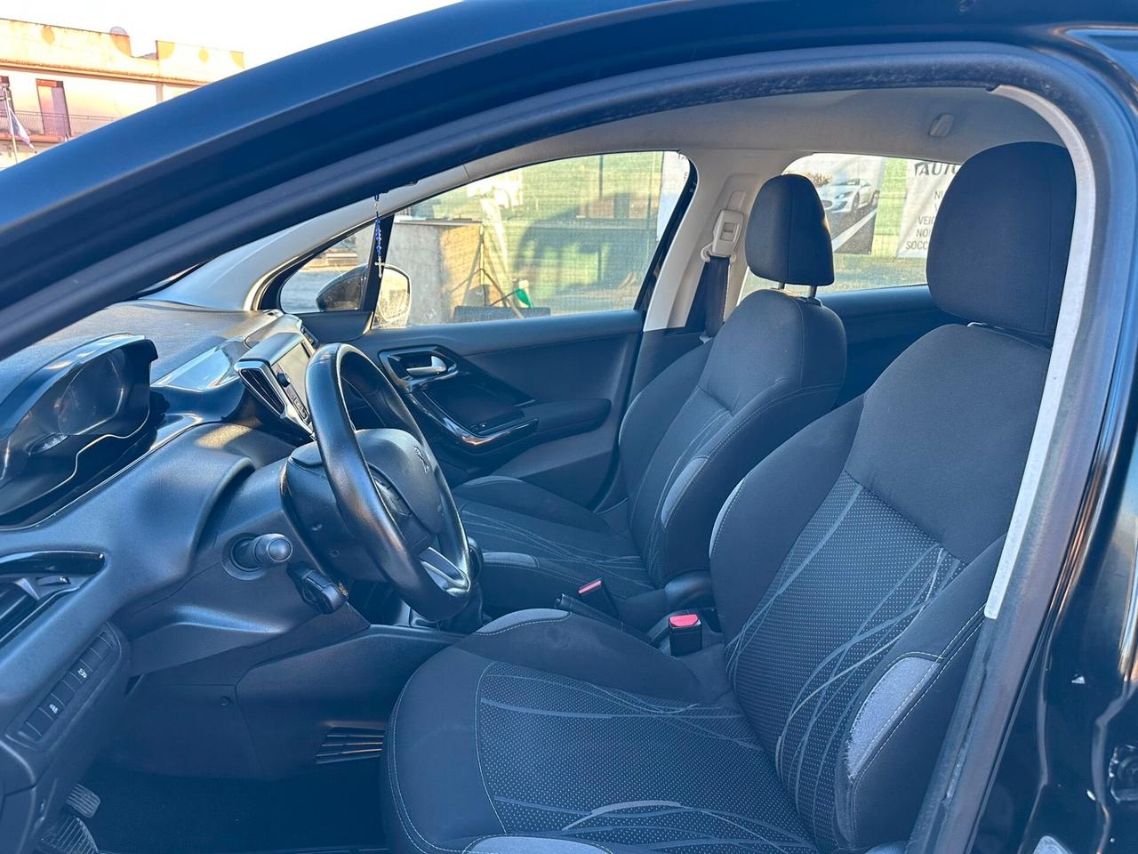 Peugeot 208 1.4 e-HDi 68 CV S&S robotizzato 5 porte Active