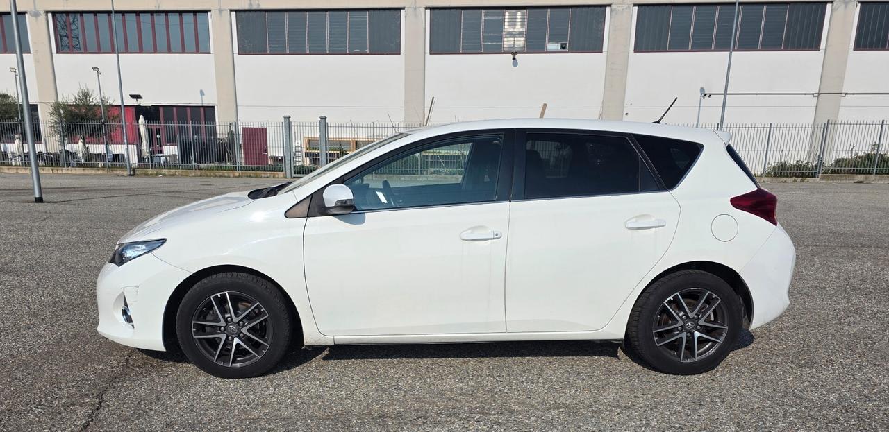 Toyota Auris 1.4 D-4D Lounge