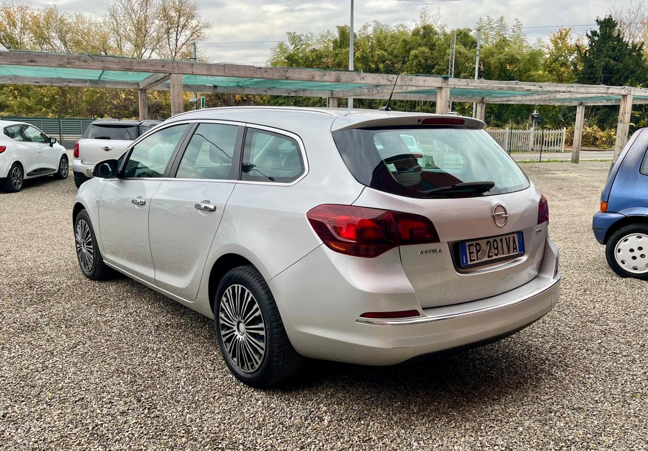Opel Astra SportsTourer TAGLIANDATA E REVISIONATA