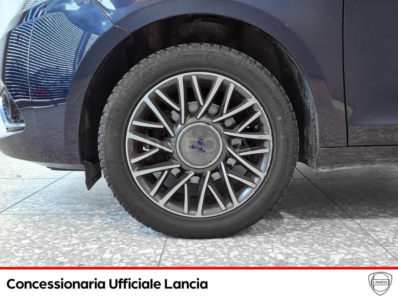 Lancia Ypsilon 1.2 silver 69cv