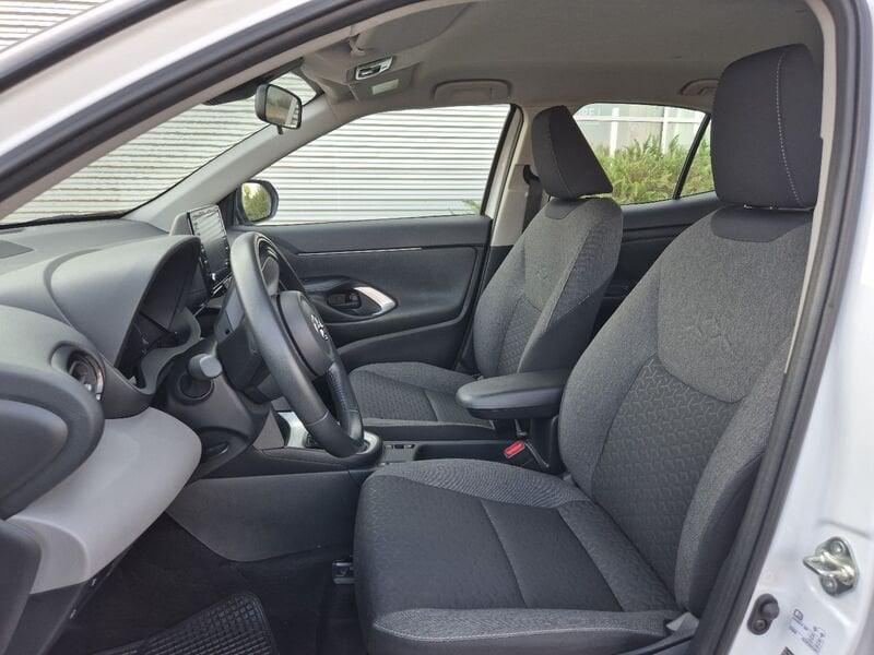 Toyota Yaris Cross 1.5 Hybrid 5p. E-CVT AWD-i Business