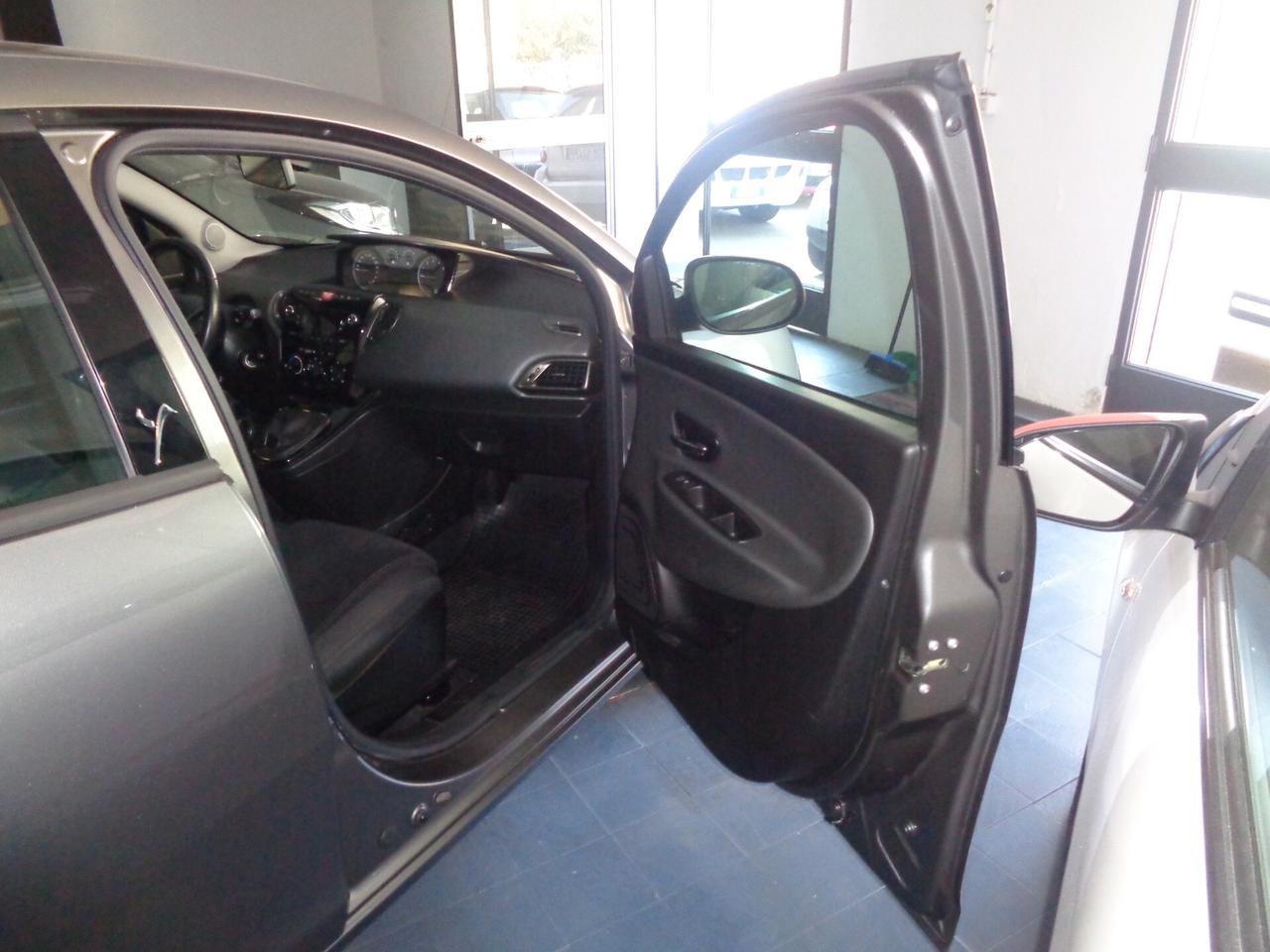 Lancia Ypsilon 1.2 69 CV 5 porte Gold (Finanziabile)