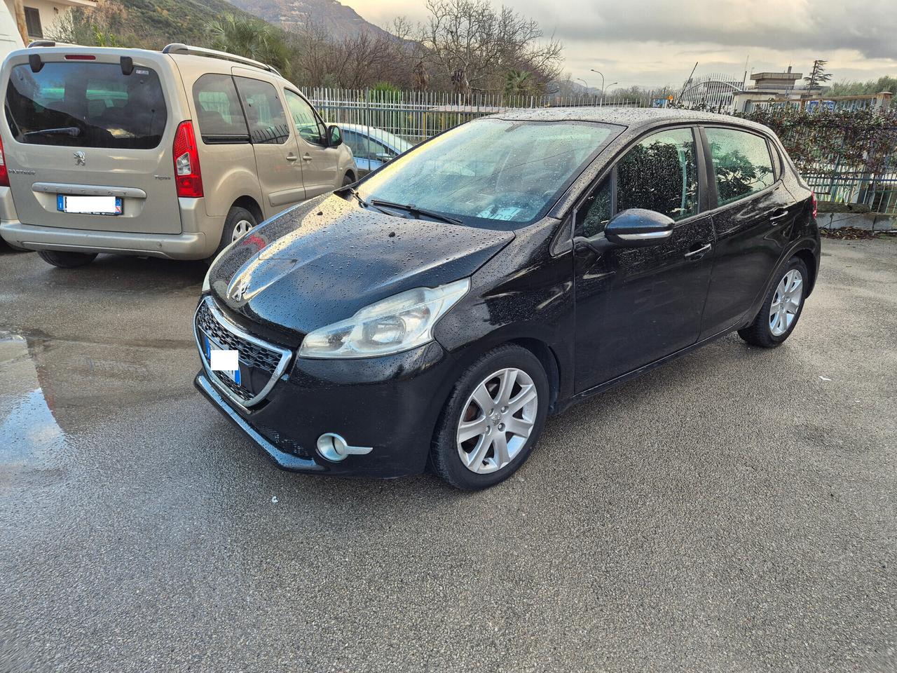 Peugeot 208 1.4 HDi 68 CV autocarro 4 posti