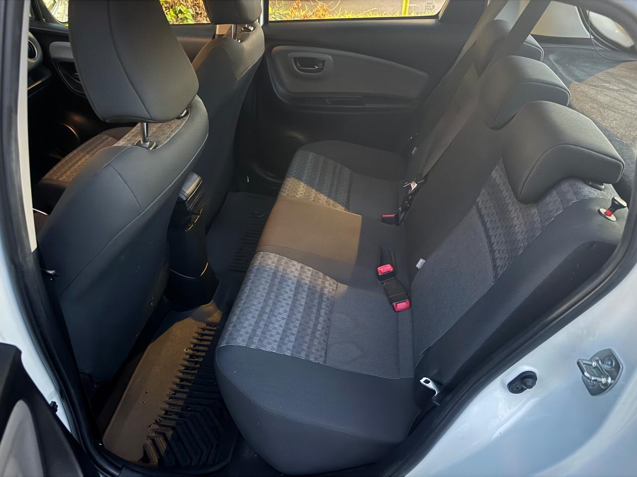 Toyota Yaris 1.0 5 porte neopaten garanzia 12 mesi