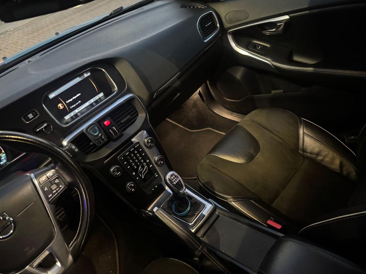 Volvo V40 R Design Momentum 2.0 D4 #9303