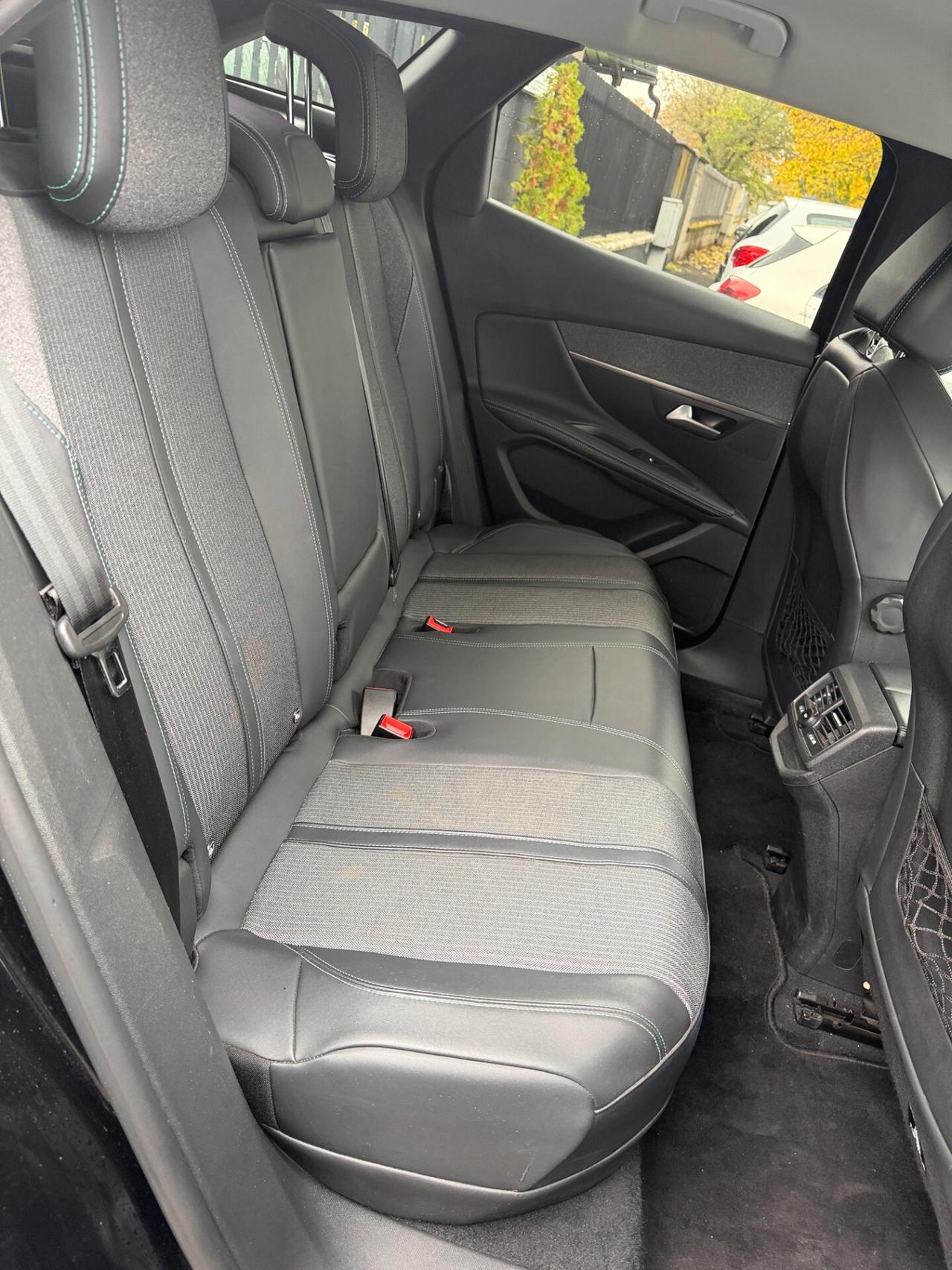 Peugeot 3008 Hybrid 225 e-EAT8 Allure Pack