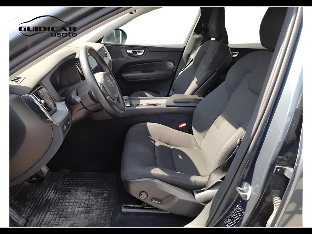 VOLVO XC60 II 2022 - XC60 2.0 b4 Momentum awd auto