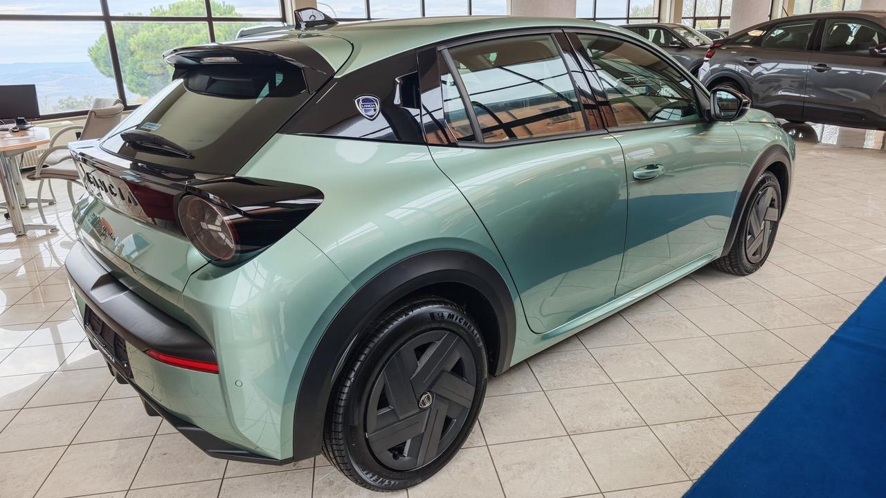 Lancia Ypsilon Hybrid e-DCT