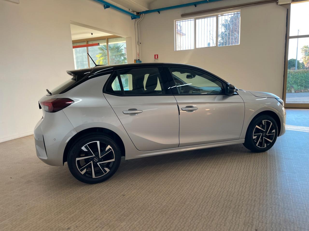 Opel Corsa 1.2 100 CV GS 2025 Bicolor Neopatentati