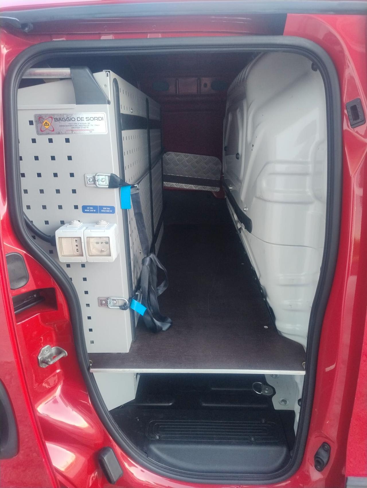 Fiat Fiorino 1.3 Mjet Adventure 95Cv Allestito
