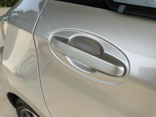 TOYOTA Yaris 1.5 5 POSTI IBRIDA OK NEOPATENTATI BI-COLOR