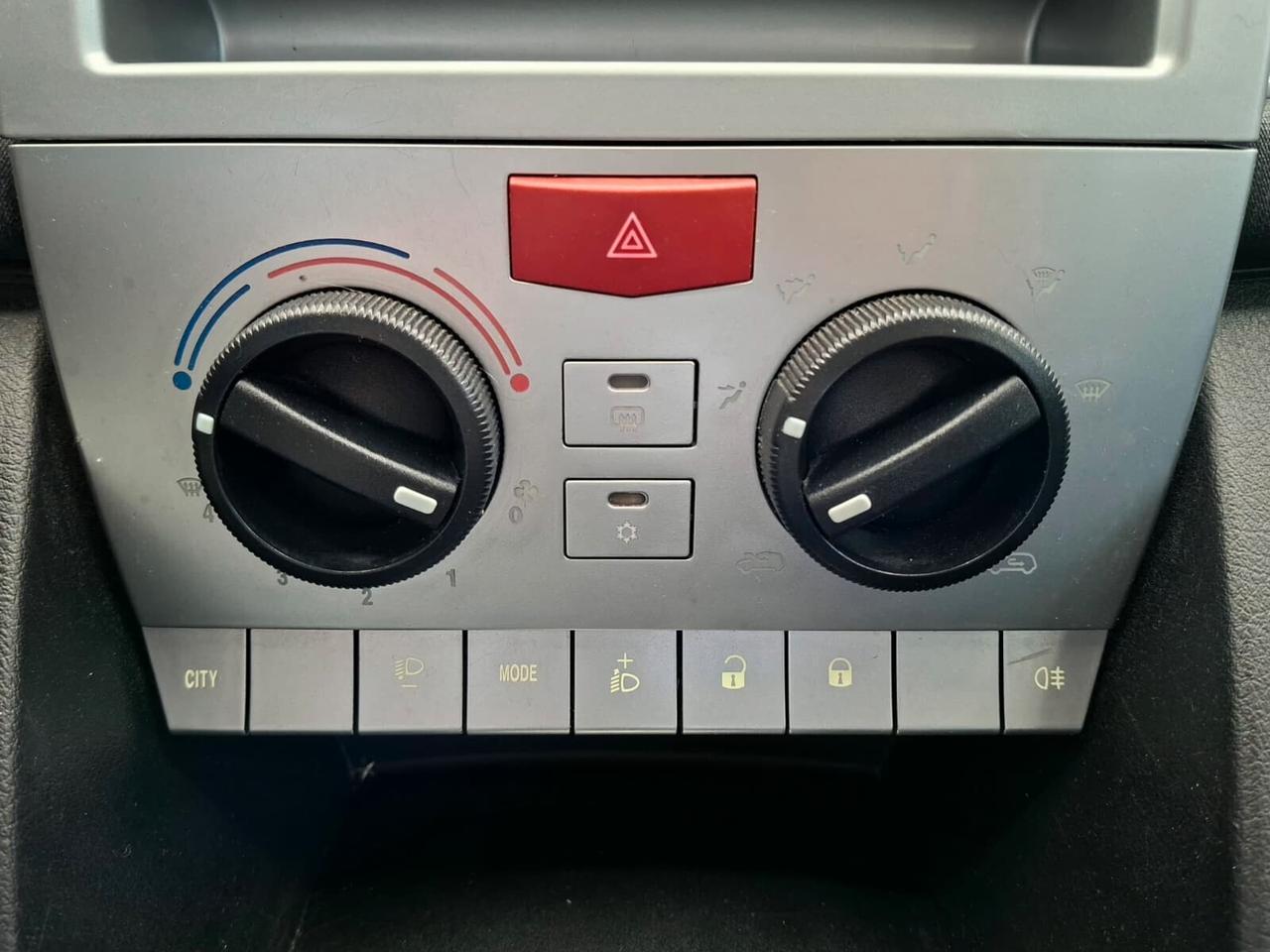 Lancia Ypsilon 1.2 60cv Argento 2010