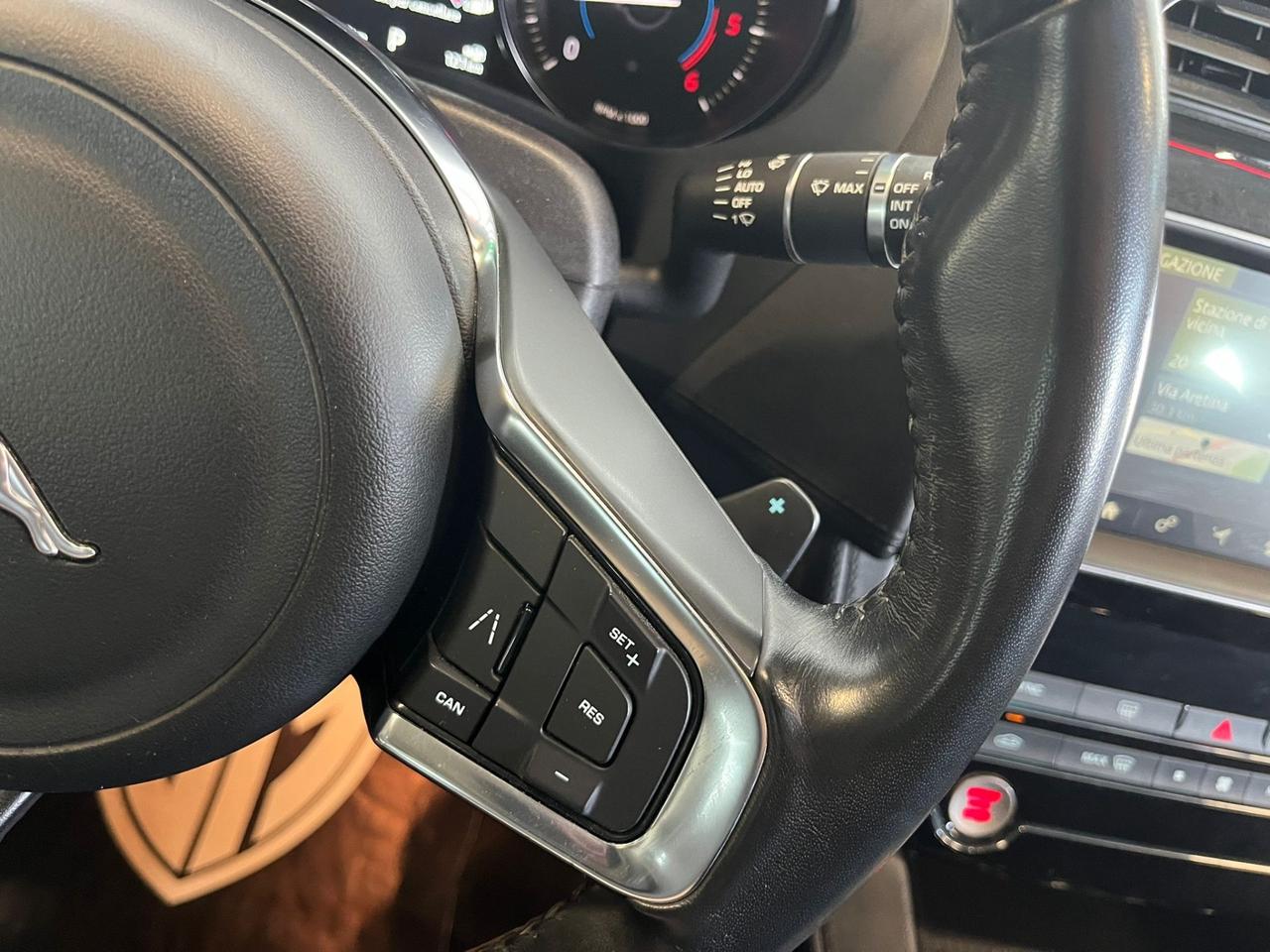 Jaguar F-Pace 2.0 D 180 CV AWD aut.Portfolio