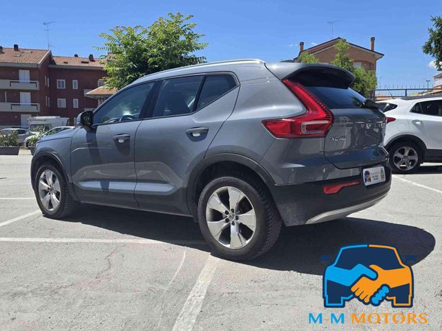 VOLVO XC40 T2 Momentum Pro