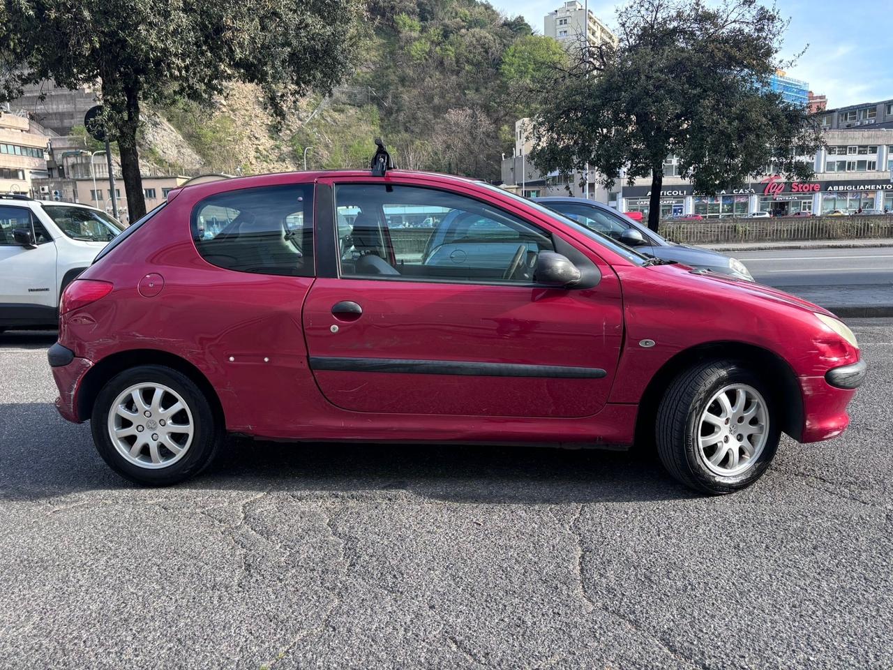 Peugeot 206 1.1 3p. XT