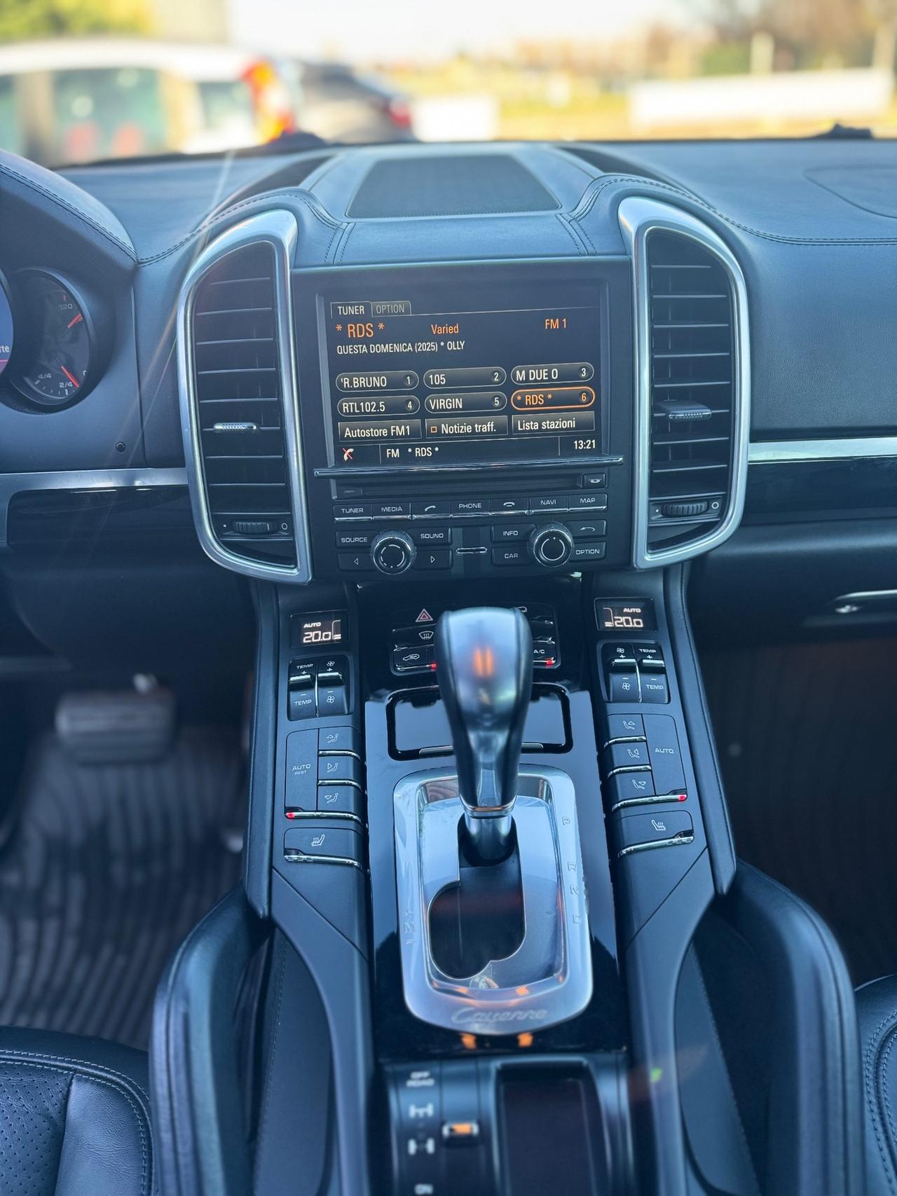 PORSCHE CAYENNE 3.0 V6 PLATINUM EDITION