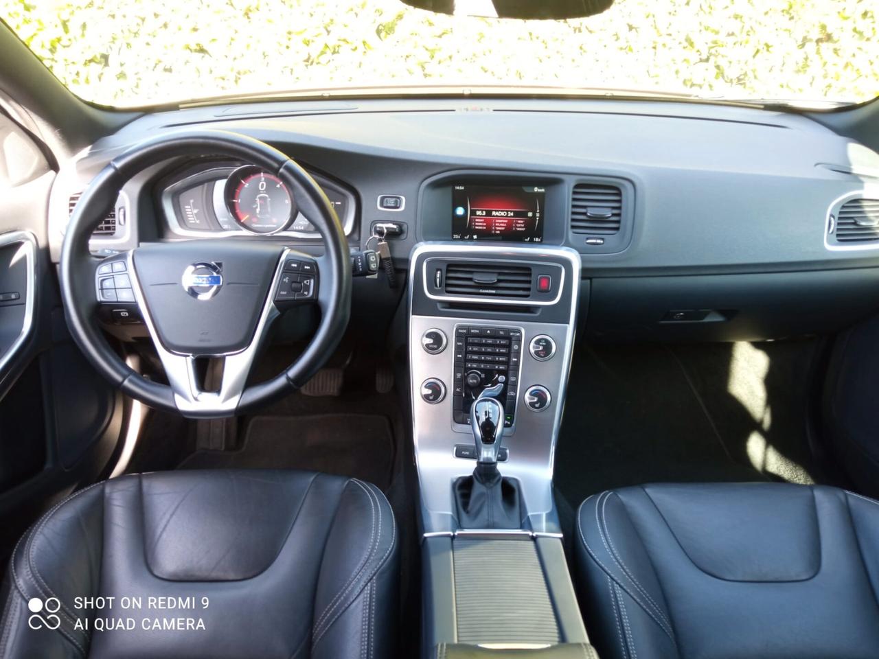 VOLVO V60 D6 Twin Engine Geartronic Momentum