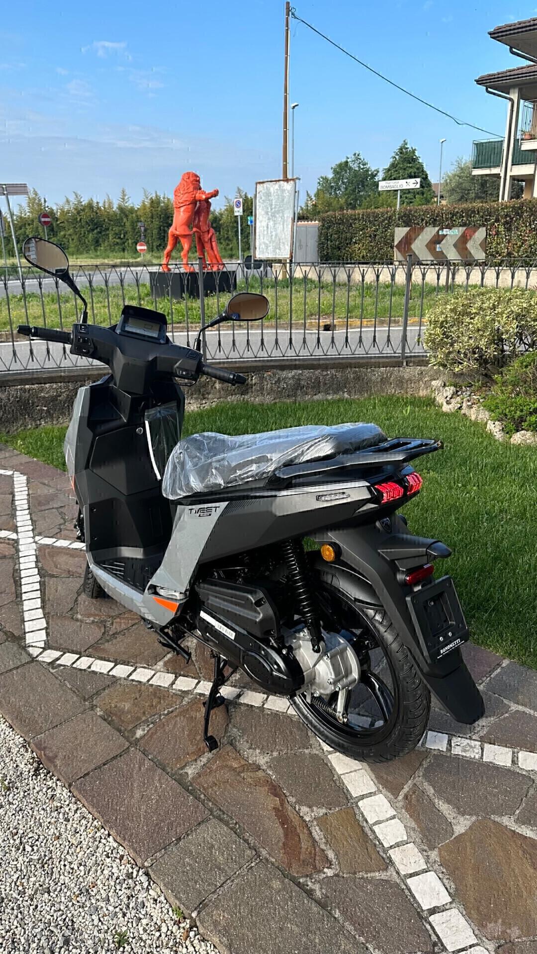 Peugeot Tweet 50