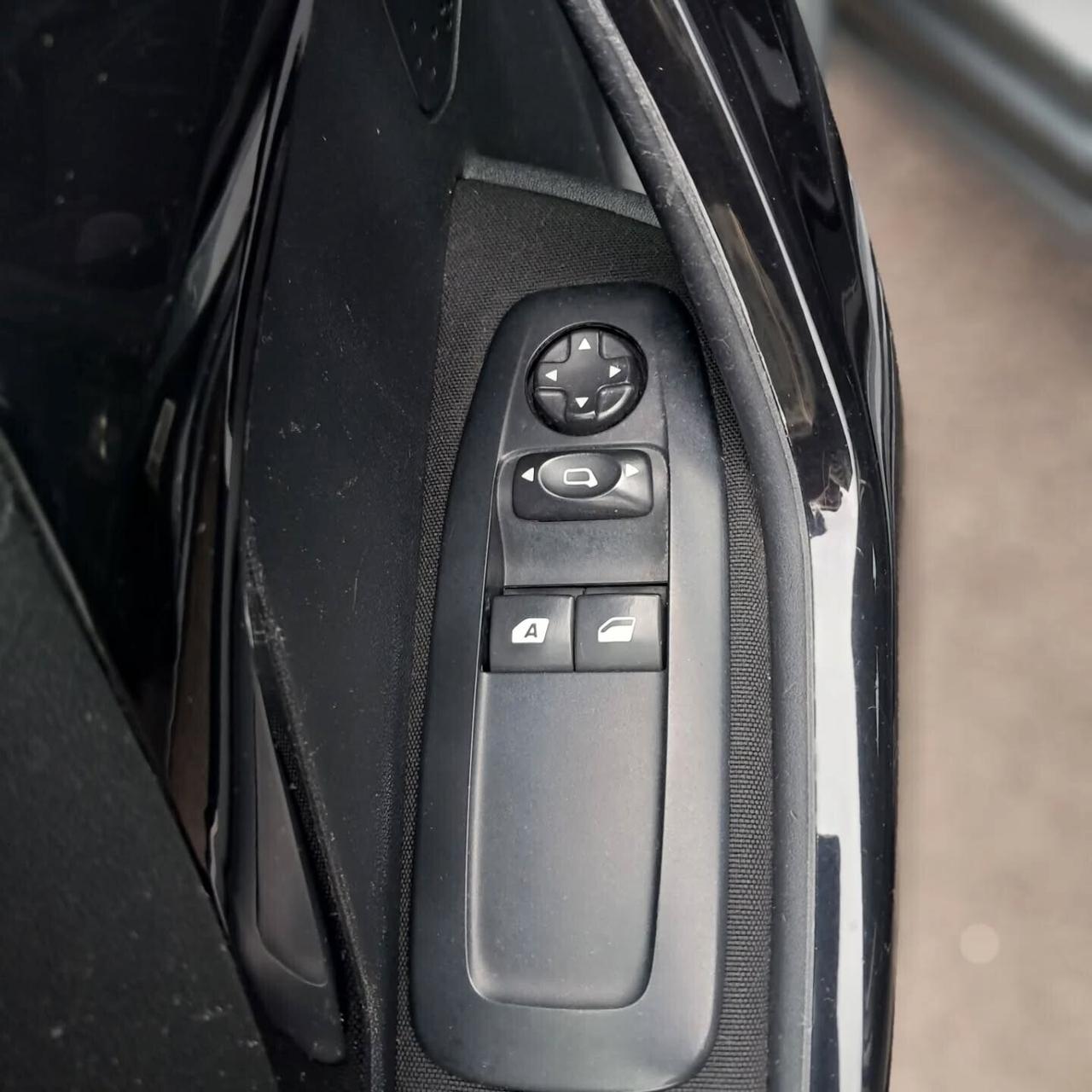 Peugeot 208 1.4 HDi 68 CV 5 porte Active