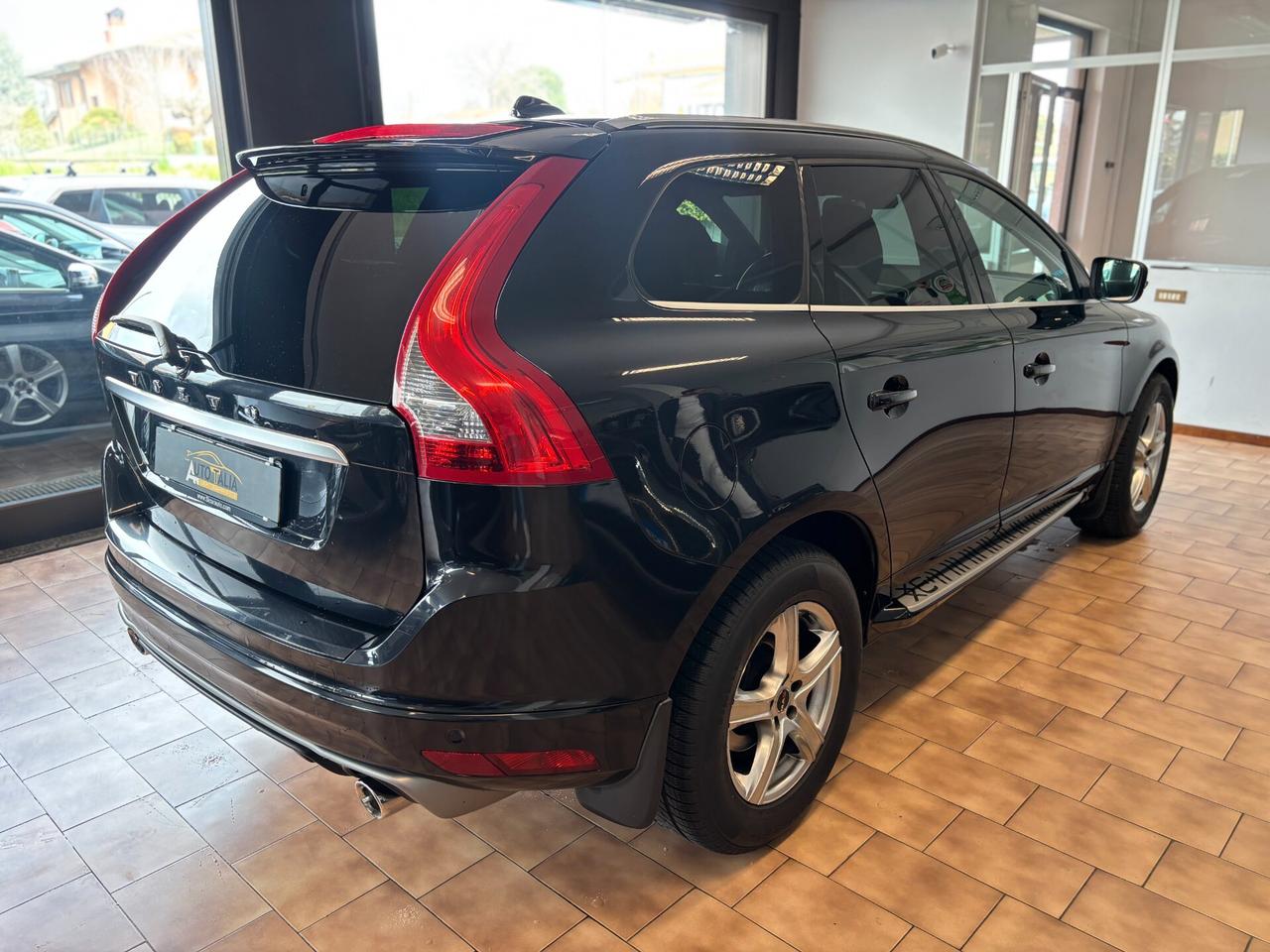 Volvo XC60 2.0 d4 R-design Momentum *CINGHIA FATTA*EURO6