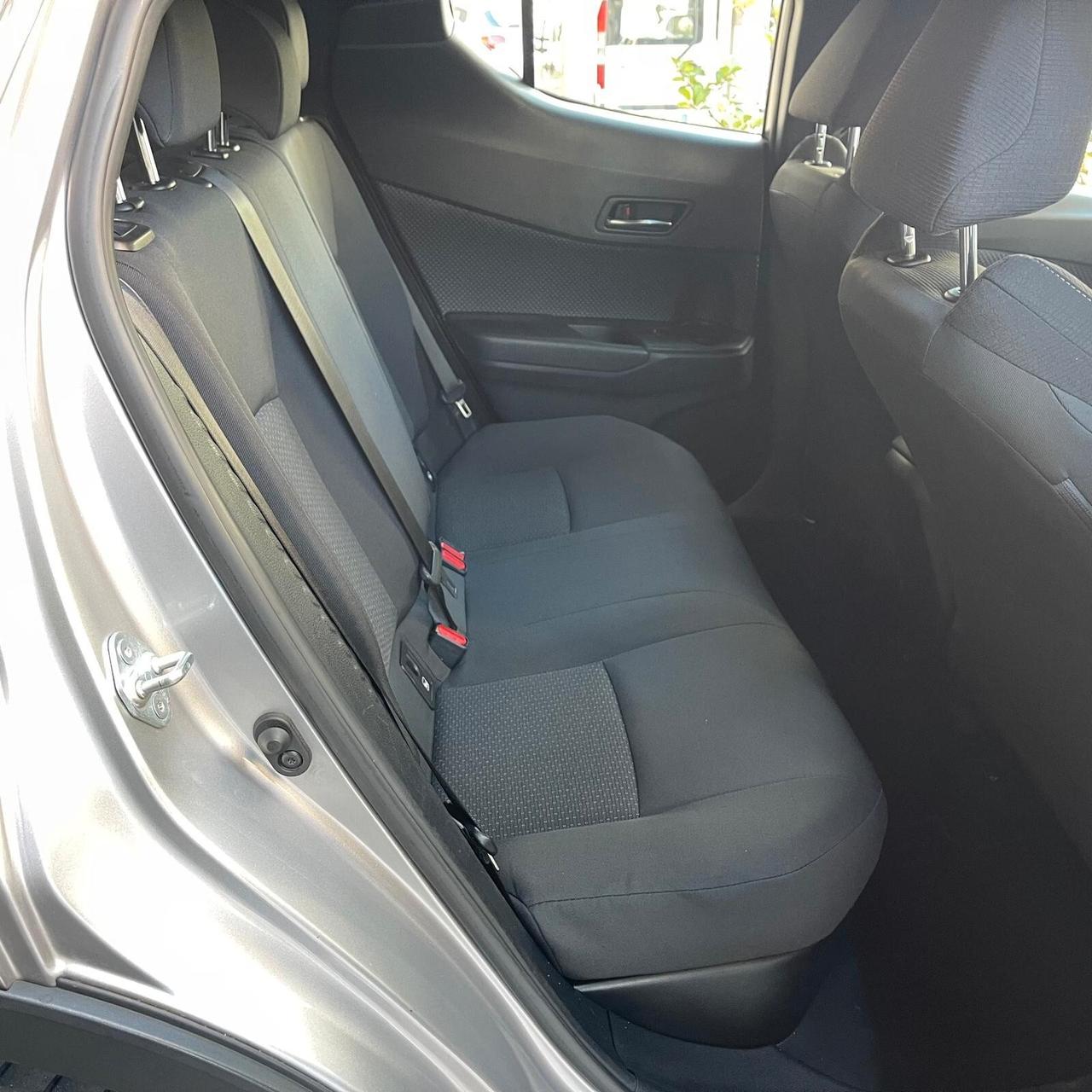 Toyota C-HR 1.8 Hybrid E-CVT Business