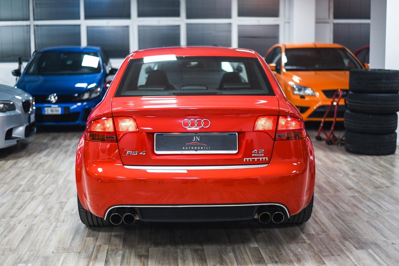 Audi A4 RS 4 4.2 V8 quattro